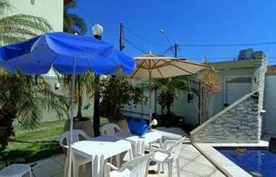 Imagem: A casa possui 4 Dormitórios, 4 Banheiros, 2 Vagas na garagem