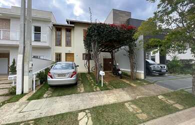 Imagem: A casa em condomínio possui 3 Dormitórios, 1 Banheiro, 2 Vagas