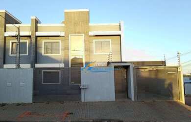 Imagem: A casa possui 2 Dormitórios, 2 Banheiros, 2 Vagas na garagem