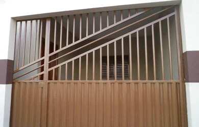 Imagem: A casa possui 2 Dormitórios, 1 Banheiro e 1 Vaga na garagem