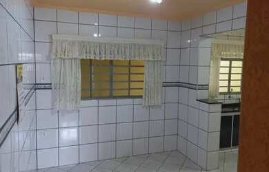 Imagem: A casa possui 3 Dormitórios, 2 Banheiros, 2 Vagas na garagem