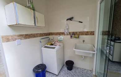 Imagem: A casa possui 3 Dormitórios, 2 Banheiros, 2 Vagas na garagem