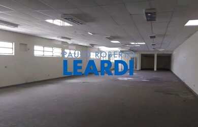 Imagem: O depósito possui 5 Vagas na garagem e 1166m² de Área e está