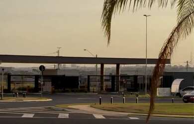 Imagem: O terreno possui 300m² de Área e está localizado em Parque