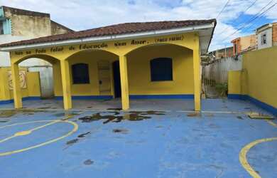 Imagem: A casa possui 5 Dormitórios, 2 Banheiros, 5 Vagas na garagem