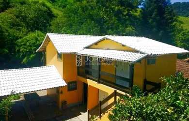 Imagem: A casa possui 5 Dormitórios, 4 Banheiros, 3 Vagas na garagem