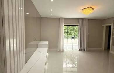 Imagem 2: FORREST HILL5 QUARTOS SENDO 3 SUÍTES, 400M2, ARMÁRIOS E AR, ÁREAC GOUMERT...