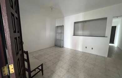 Imagem: O depósito possui 3 Vagas na garagem e 480m² de Área e está