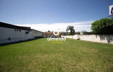 Imagem: A casa possui 3 Dormitórios, 2 Banheiros, 5 Vagas na garagem