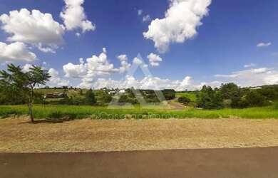 Imagem: O terreno possui 2.540m² de Área e está localizado em Loteamento