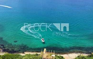 Imagem: A casa em condomínio possui 5 Dormitórios, 5 Banheiros, 5