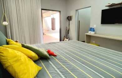 Imagem 9: Imperdível Casa Moderna com Área Gourmet e Jacuzzi no Condomínio Maria...