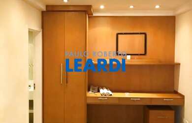 Imagem: O depósito possui 5 Vagas na garagem, 237m² de Área e está