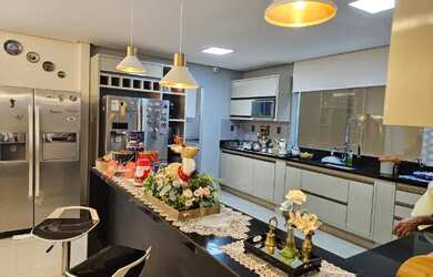 Imagem: A casa em condomínio possui 4 Dormitórios, 5 Banheiros, 4