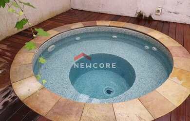 Imagem: A casa possui 4 Dormitórios, 3 Banheiros, 4 Vagas na garagem