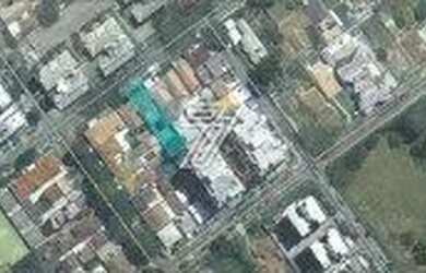 Imagem: O terreno possui 600m² de Área e está localizado em Bacacheri