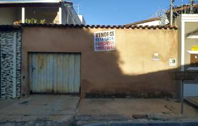 Imagem: A casa possui 2 Dormitórios, 1 Banheiro, 2 Vagas na garagem