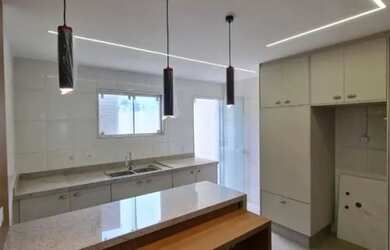 Imagem: A casa à venda possui 2 Dormitórios, 3 Banheiros, 3 Vagas