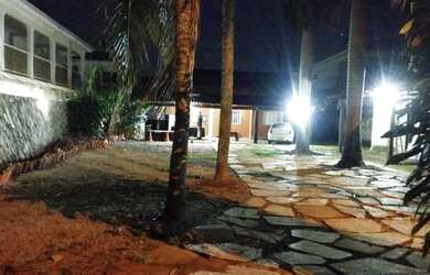 Imagem: A casa em condomínio possui 4 Dormitórios, 3 Banheiros, 5