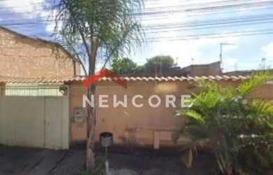 Imagem: A casa possui 2 Dormitórios, 1 Banheiro, 5 Vagas na garagem