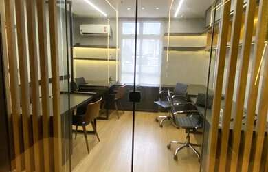 Imagem: O depósito possui 1 Vaga na garagem, 26m² de Área e está