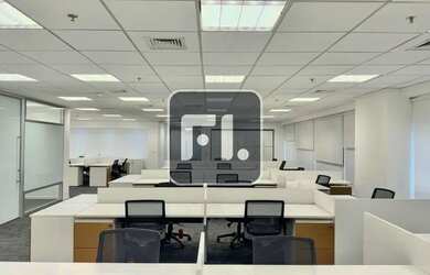 Imagem: O depósito possui 2 Vagas na garagem, 356m² de Área e está