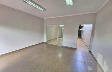 Imagem: A casa possui 2 Dormitórios, 3 Banheiros, 2 Vagas na garagem