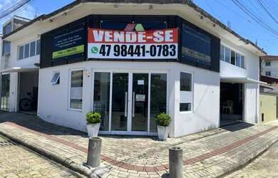 Imagem: O depósito possui 5 Vagas na garagem, 146m² de Área e está