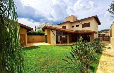 Imagem: A casa em condomínio possui 5 Dormitórios, 5 Banheiros, 5