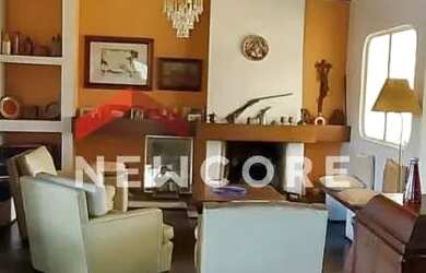 Imagem: A casa possui 4 Dormitórios, 5 Banheiros, 5 Vagas na garagem