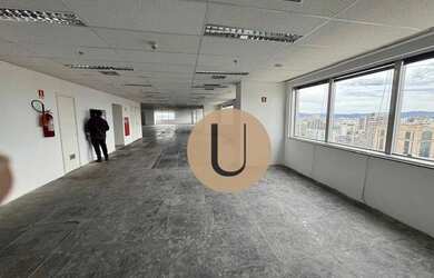 Imagem: O depósito possui 4 Vagas na garagem, 465m² de Área e está