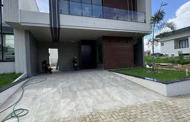 Imagem: A casa em condomínio possui 3 Dormitórios, 1 Banheiro, 4 Vagas