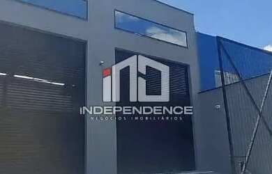 Imagem: O depósito possui 3 Vagas na garagem e 150m² de Área e está