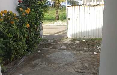 Imagem: A casa possui 2 Dormitórios, 1 Banheiro, 1 Vaga na garagem