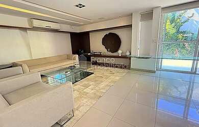 Imagem: A casa possui 4 Dormitórios, 5 Banheiros, 4 Vagas na garagem