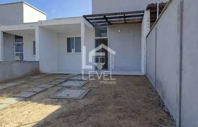 Imagem: A casa possui 3 Dormitórios, 2 Banheiros, 2 Vagas na garagem