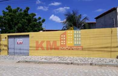 Imagem: A casa possui 3 Dormitórios, 2 Banheiros, 2 Vagas na garagem