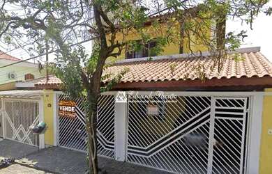 Imagem: A casa possui 3 Dormitórios, 3 Banheiros, 3 Vagas na garagem