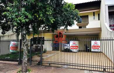 Imagem: A casa possui 4 Dormitórios, 4 Banheiros, 4 Vagas na garagem