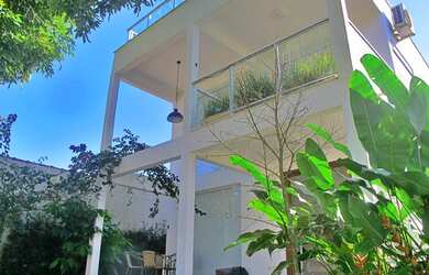 Imagem: A casa em condomínio à venda possui 5 Dormitórios, 5 Banheiros