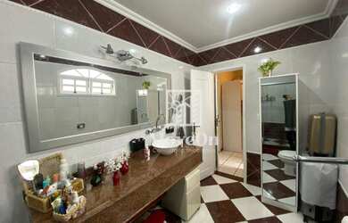 Imagem 7: Casa em condomínio de alto padrão para venda