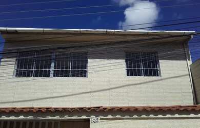 Imagem: A casa possui 2 Dormitórios e 1 Banheiro e está localizado