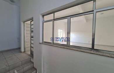 Imagem: A casa possui 5 Dormitórios, 4 Banheiros, 2 Vagas na garagem