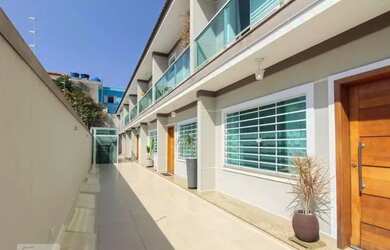 Imagem: A casa em condomínio possui 3 Dormitórios, 3 Banheiros, 2