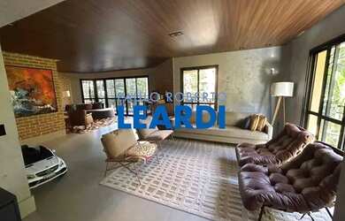 Imagem: O apartamento possui 3 Dormitórios, 5 Banheiros, 2 Vagas na