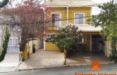 Imagem: A casa em condomínio possui 4 Dormitórios, 4 Banheiros, 2