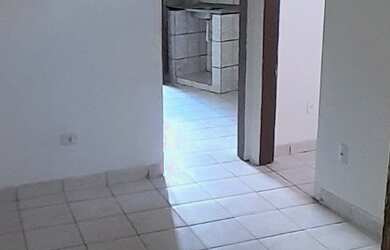 Imagem: A casa possui 1 Dormitório, 1 Banheiro e está localizado