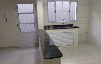 Imagem: A casa possui 3 Dormitórios, 2 Banheiros, 2 Vagas na garagem