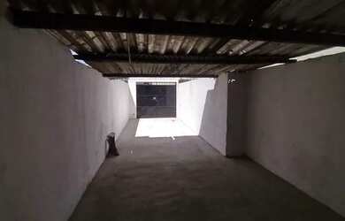 Imagem: A casa possui 1 Dormitório, 1 Banheiro, 2 Vagas na garagem