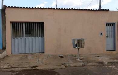 Imagem: A casa possui 4 Dormitórios, 4 Banheiros, 128m² de Área e